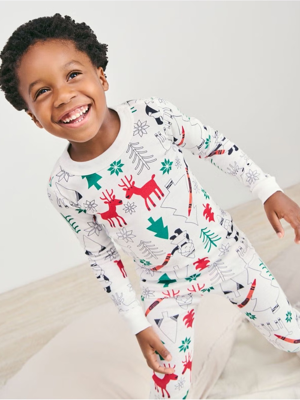 Hanna Andersson Kids Crayola Holiday Reindeer Print Pajama Set with Markers NWT